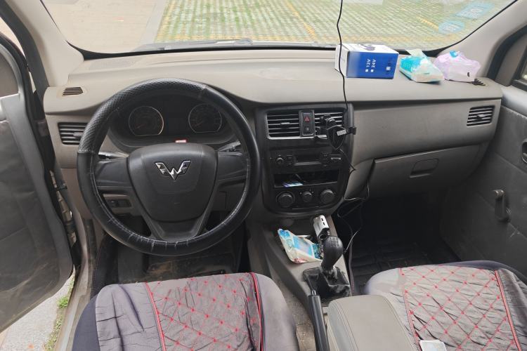 Used Wuling Rongguang V 2015 1.2L Practical Model Center Console