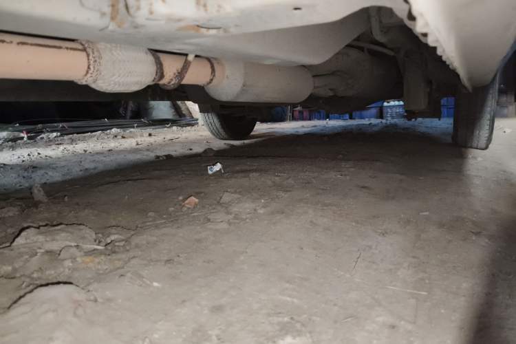Used Wuling Rongguang V 2015 1.5L Practical Version Chassis Front Left