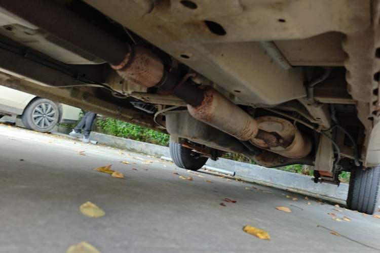 Used Wuling Rongguang V 2015 1.5L Practical Version Chassis Front Left