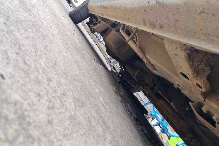 Used Wuling Rongguang V 2015 1.5L Base Version Chassis Front Right