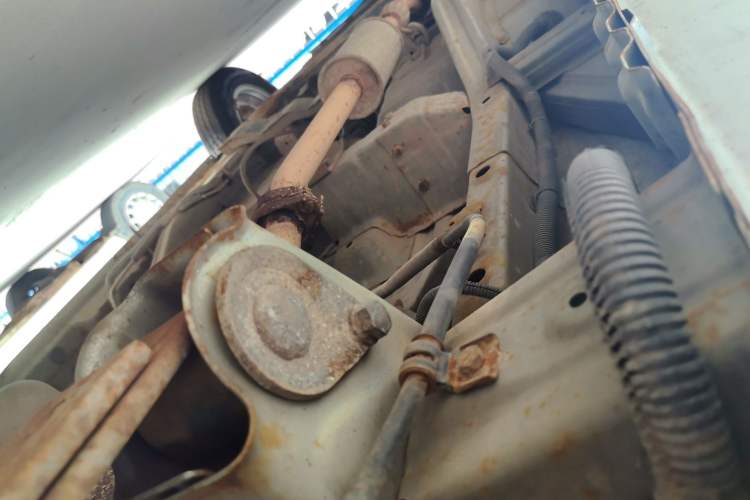 Used Wuling Rongguang V 2015 1.2L Base Version Chassis Rear Left