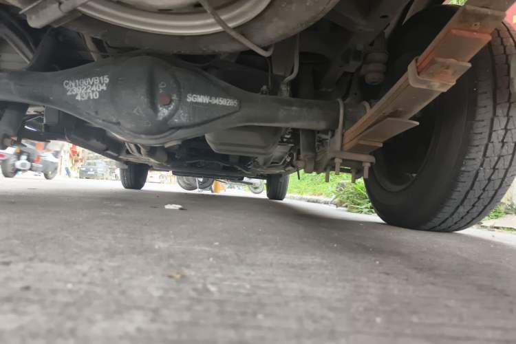 Used Wuling Rongguang V 2015 1.5L Practical Version Chassis Rear