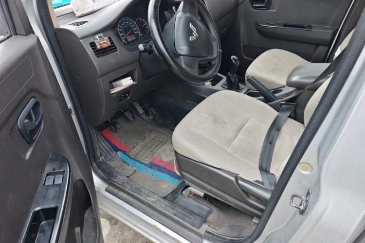Used Wuling Rongguang V 2015 1.5L Standard Version Driver Seat