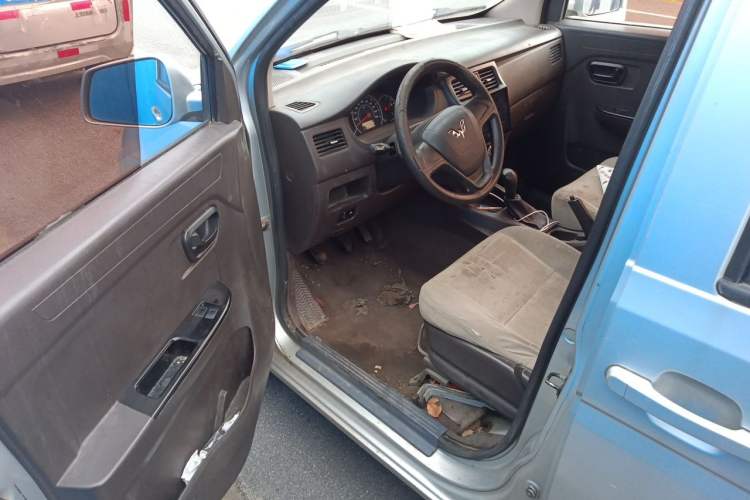 Used Wuling Rongguang V 2015 1.5L Base Version Driver Seat