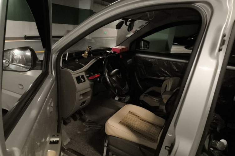 Used Wuling Rongguang V 2015 1.2L Practical Model Driver Seat
