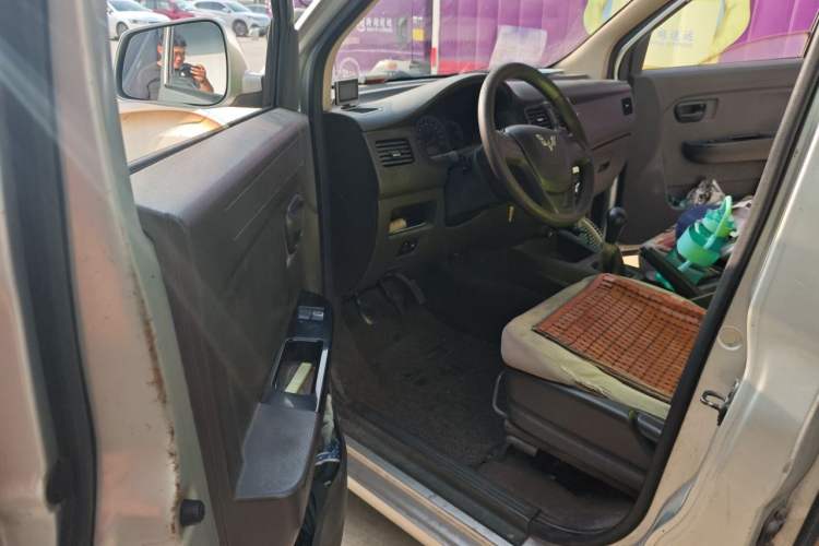 Used Wuling Rongguang V 2015 1.5L Standard Version Driver Seat