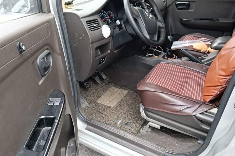 Used Wuling Rongguang V 2015 1.5L Standard Version Driver Seat
