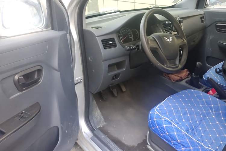 Used Wuling Rongguang V 2015 1.5L Base Version Driver Seat
