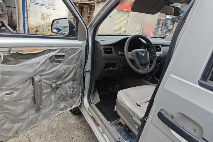 Used Wuling Rongguang V 2015 1.2L Practical Model Driver Seat