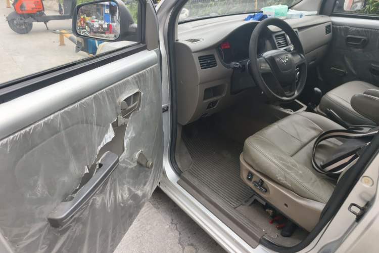 Used Wuling Rongguang V 2015 1.5L Practical Version Driver Seat