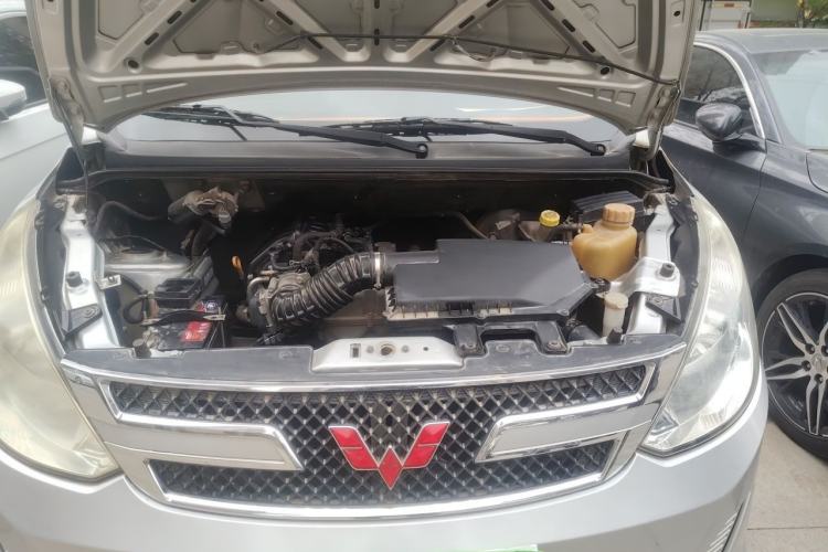 Used Wuling Rongguang V 2015 1.2L Practical Model Engine Bay