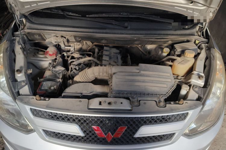 Used Wuling Rongguang V 2015 1.5L Practical Version Engine Bay