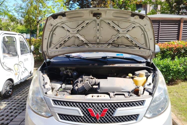 Used Wuling Rongguang V 2015 1.2L Practical Model Engine Bay