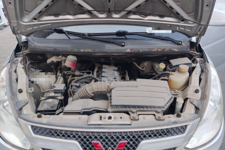 Used Wuling Rongguang V 2015 1.5L Base Version Engine Bay