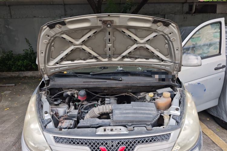Used Wuling Rongguang V 2015 1.5L Practical Version Engine Bay