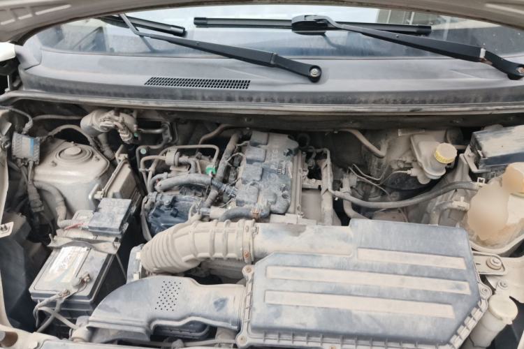 Used Wuling Rongguang V 2015 1.5L Base Version Engine Bay