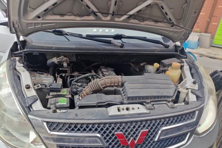 Used Wuling Rongguang V 2015 1.5L Base Version Engine Bay