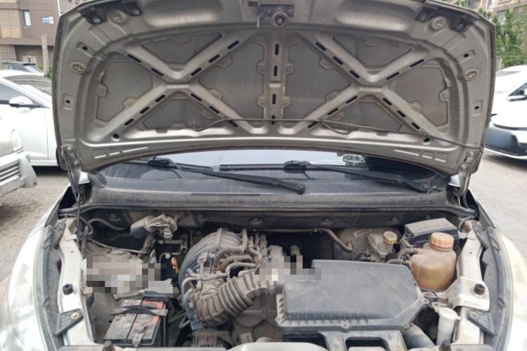 Used Wuling Rongguang V 2015 1.2L Base Version Engine Bay