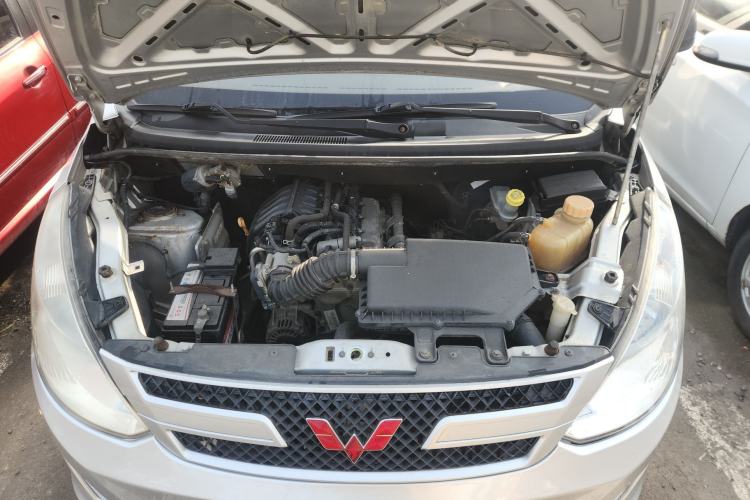 Used Wuling Rongguang V 2015 1.2L Practical Model Engine Bay