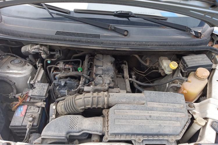 Used Wuling Rongguang V 2015 1.5L Base Version Engine Bay