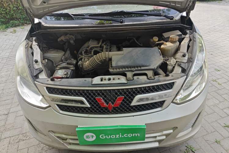 Used Wuling Rongguang V 2015 1.2L Practical Model Engine Bay
