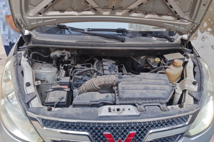 Used Wuling Rongguang V 2015 1.5L Standard Version Engine Bay