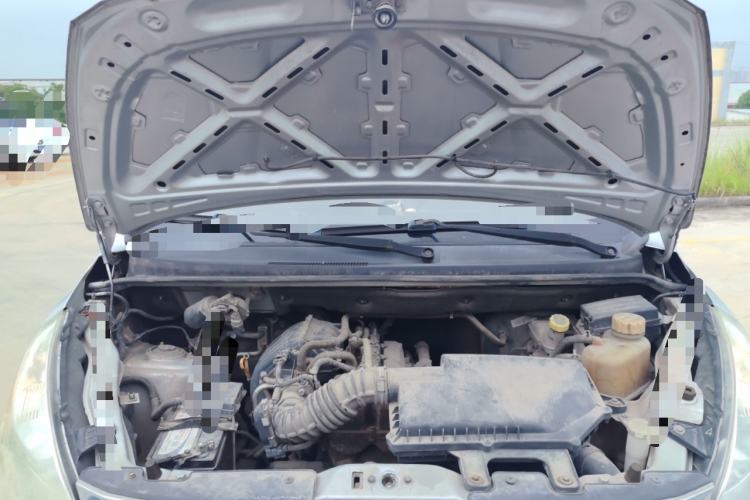 Used Wuling Rongguang V 2015 1.2L Base Version Engine Bay