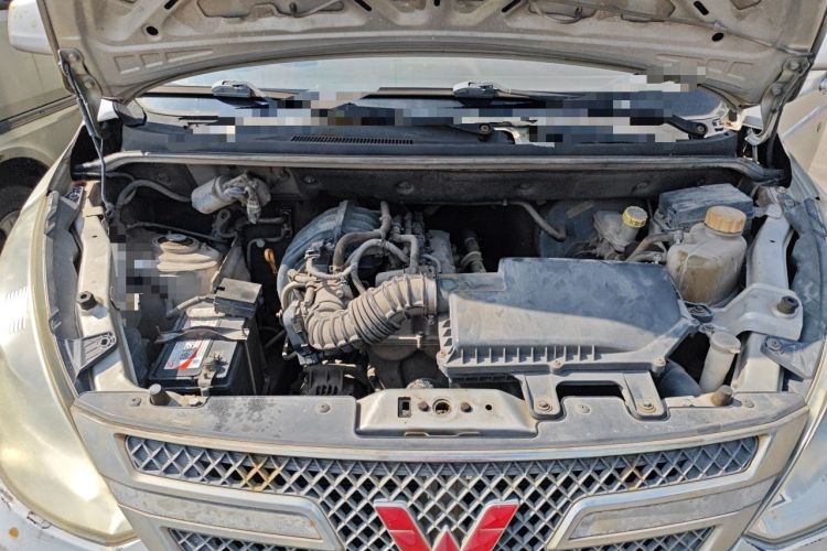 Used Wuling Rongguang V 2015 1.2L Standard Version Engine Bay