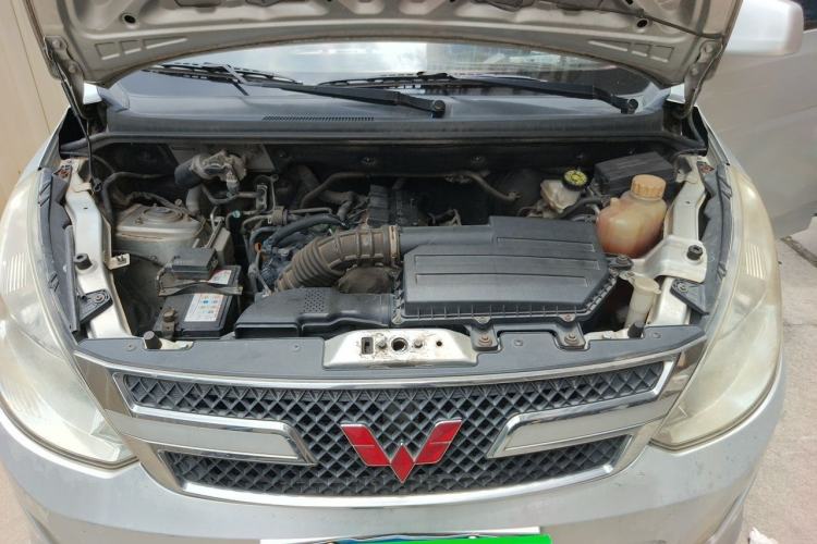 Used Wuling Rongguang V 2015 1.5L Base Version Engine Bay