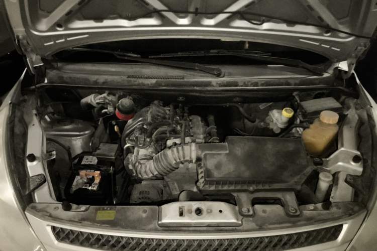 Used Wuling Rongguang V 2015 1.2L Practical Model Engine Bay
