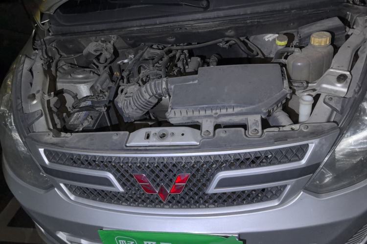 Used Wuling Rongguang V 2015 1.2L Practical Model Engine Bay