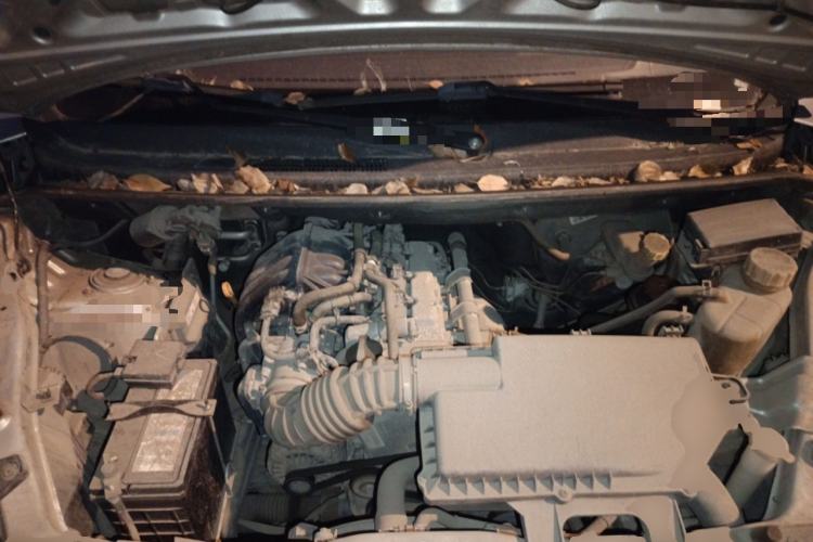 Used Wuling Rongguang V 2015 1.2L Base Version Engine Bay