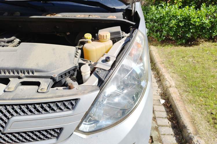 Used Wuling Rongguang V 2015 1.2L Practical Model Engine Bay Left