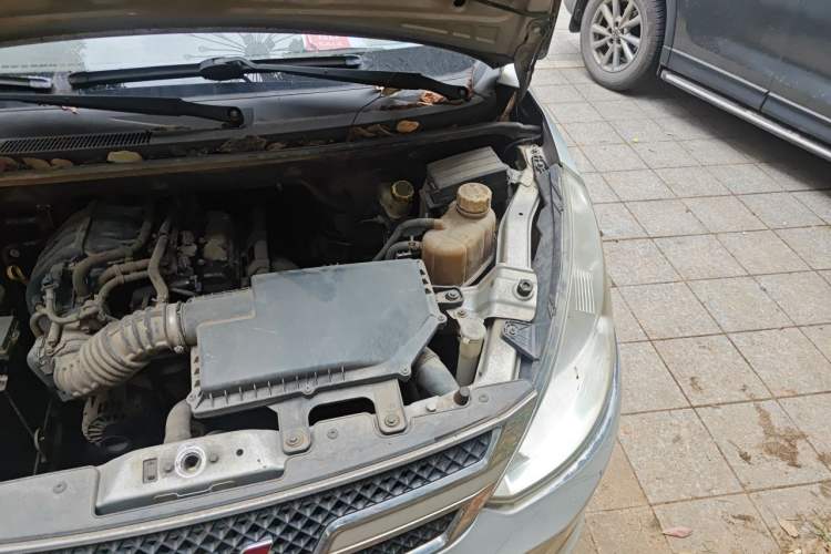 Used Wuling Rongguang V 2015 1.2L Base Version Engine Bay Left