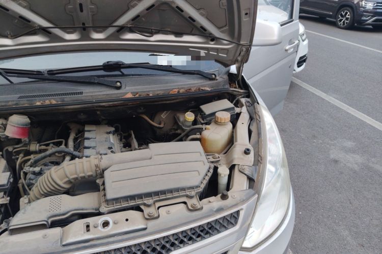 Used Wuling Rongguang V 2015 1.5L Base Version Engine Bay Left