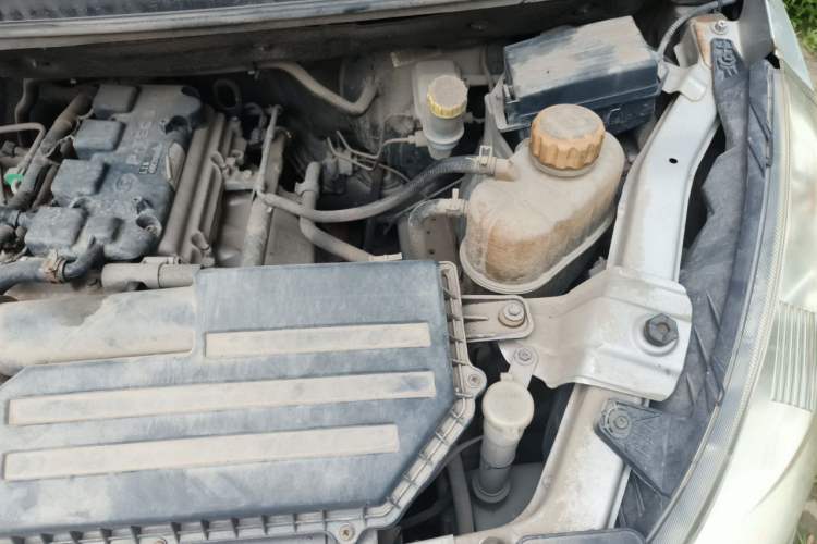 Used Wuling Rongguang V 2015 1.5L Base Version Engine Bay Left