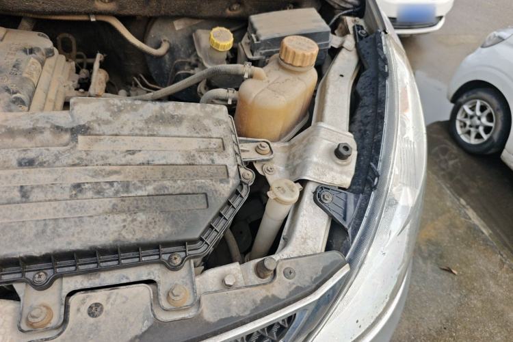 Used Wuling Rongguang V 2015 1.5L Standard Version Engine Bay Left