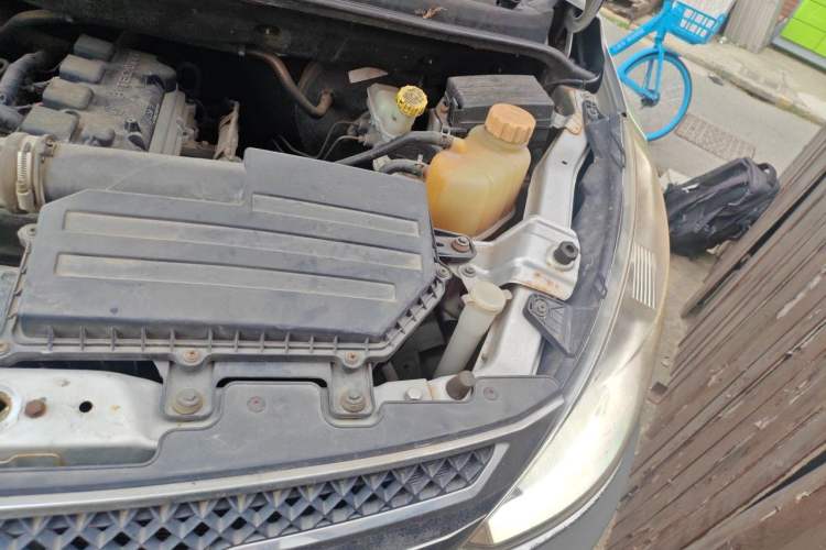 Used Wuling Rongguang V 2015 1.5L Base Version Engine Bay Left