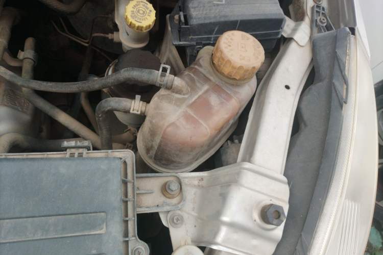 Used Wuling Rongguang V 2015 1.5L Standard Version Engine Bay Left