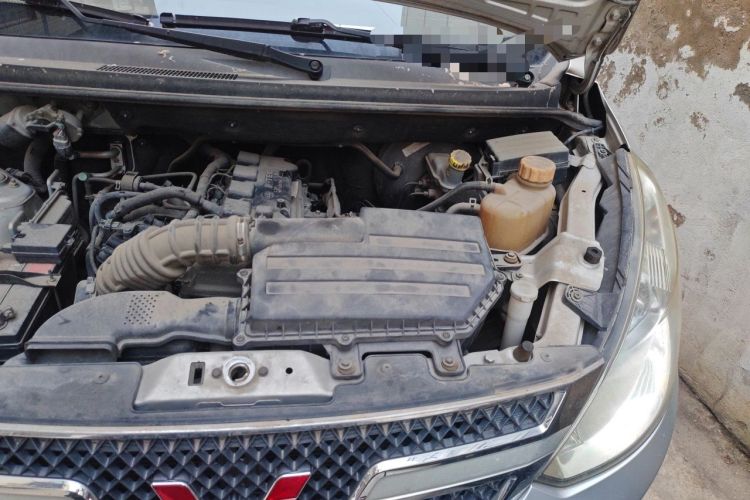 Used Wuling Rongguang V 2015 1.5L Standard Version Engine Bay Left