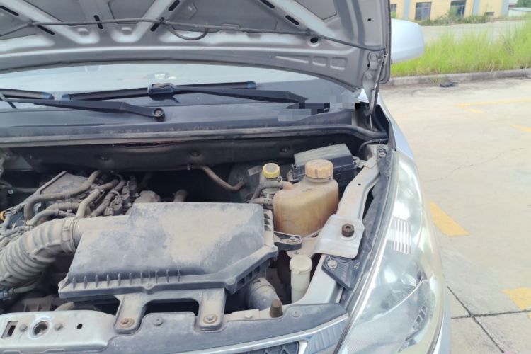 Used Wuling Rongguang V 2015 1.2L Base Version Engine Bay Left