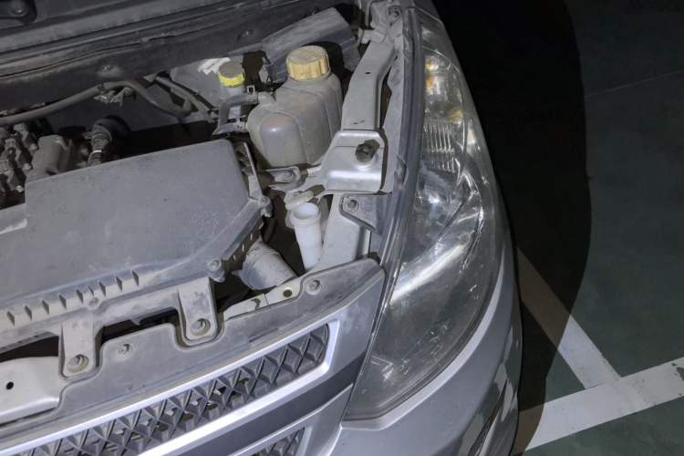 Used Wuling Rongguang V 2015 1.2L Practical Model Engine Bay Left