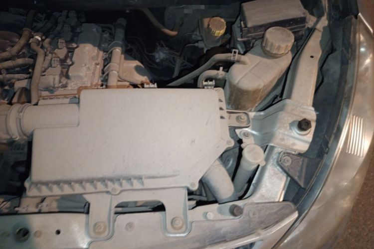 Used Wuling Rongguang V 2015 1.2L Base Version Engine Bay Left