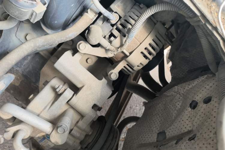 Used Wuling Rongguang V 2015 1.2L Base Version Engine Bay Left