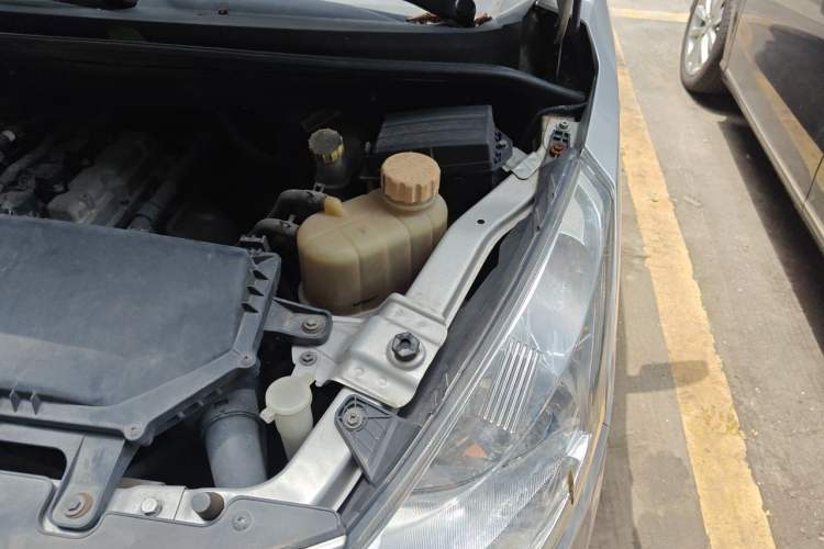 Used Wuling Rongguang V  Engine Bay Left
