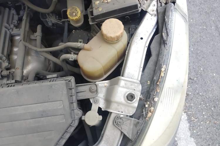 Used Wuling Rongguang V 2015 1.5L Base Version Engine Bay Left