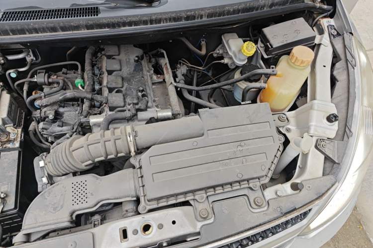 Used Wuling Rongguang V  Engine Bay Left