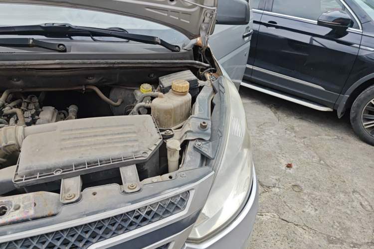Used Wuling Rongguang V 2015 1.2L Practical Model Engine Bay Left