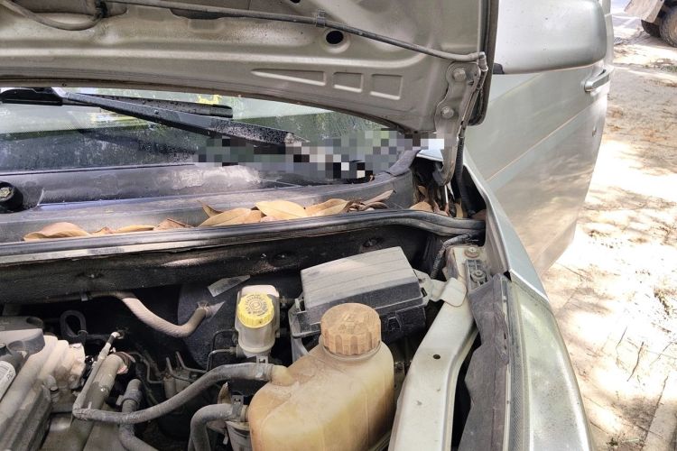 Used Wuling Rongguang V 2015 1.5L Base Version Engine Bay Left