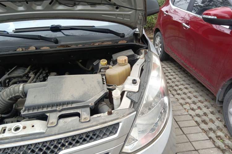 Used Wuling Rongguang V 2015 1.2L Practical Model Engine Bay Left